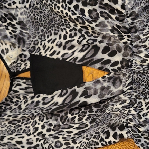 Leopard Print Romper - Picture 3 of 6